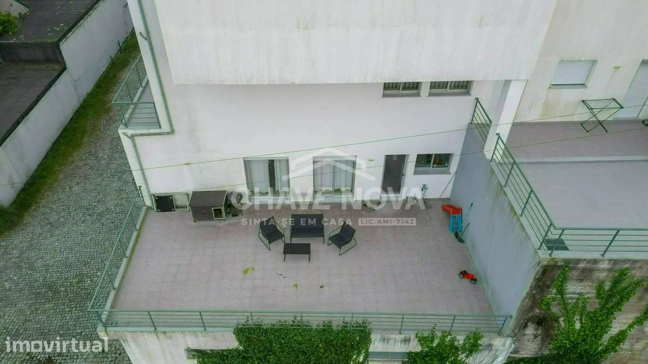 T2 c/ Terraço e Garagem em Oliveira do Douro - Grande imagem: 5/19