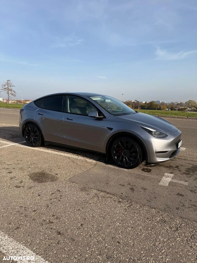 Tesla Model Y AWD Performance - 1