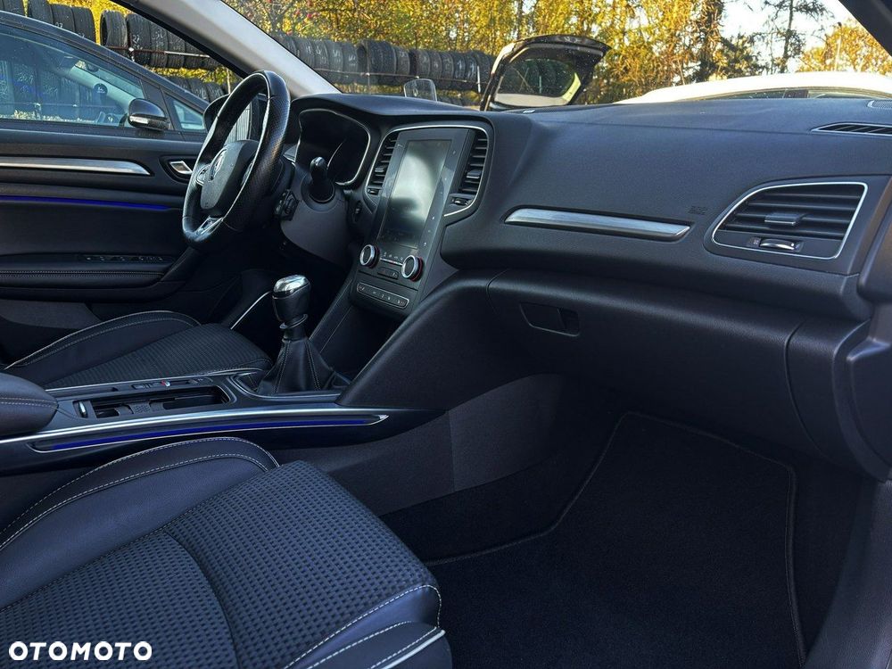 Renault Megane ENERGY TCe 130 BOSE EDITION - 24