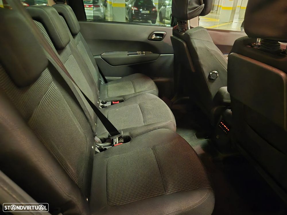 Peugeot 5008 1.6 E-HDi Tech-Motion CMP6 - 32