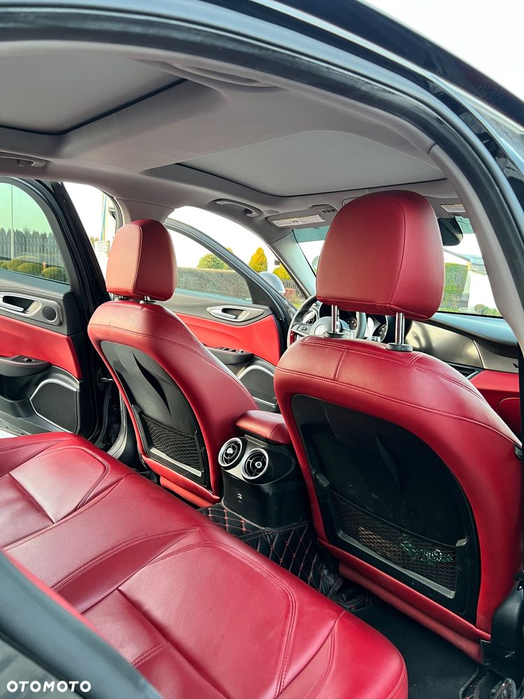 Alfa Romeo Giulia 2.0 Turbo 16V AT8-Q4 Veloce Ti - 14