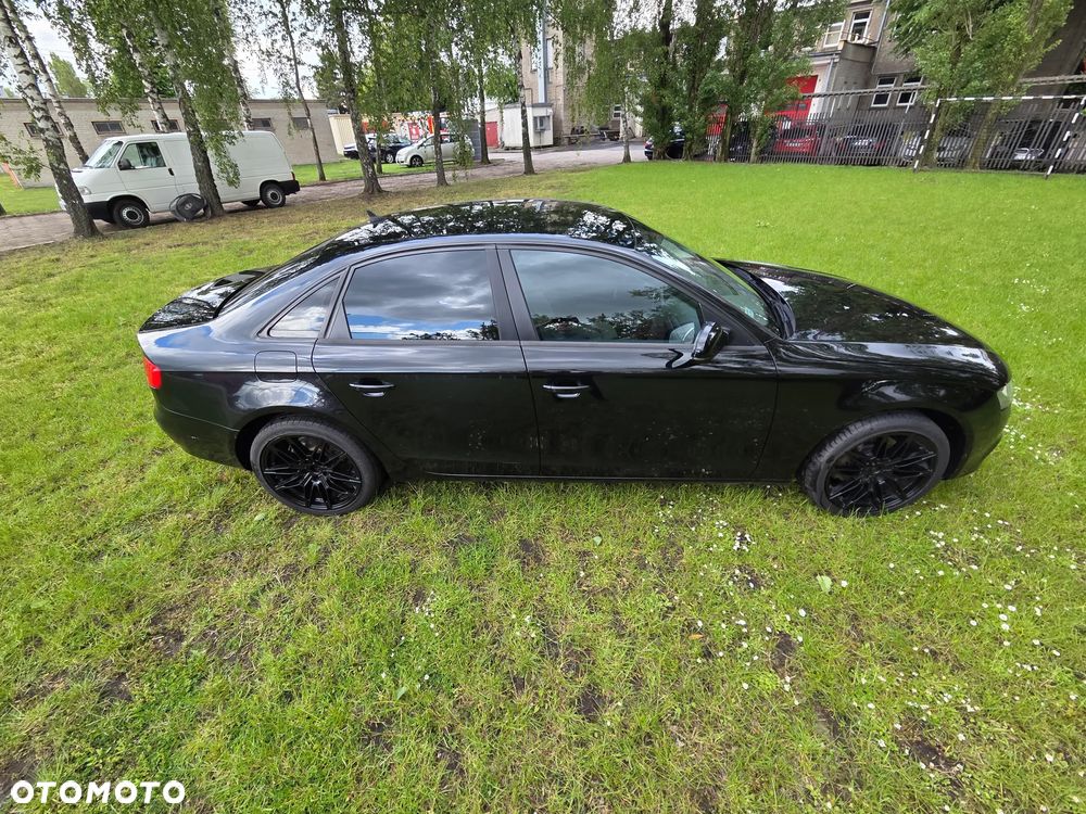 Audi A4 Limousine - 1