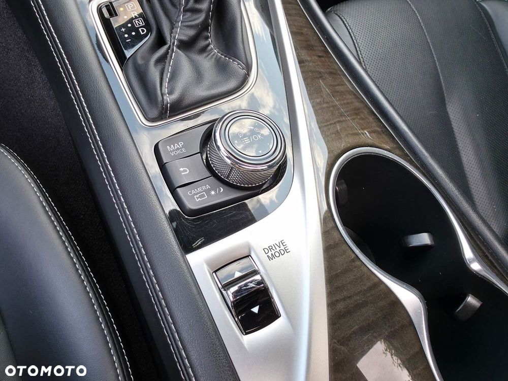 Infiniti Q60 - 12