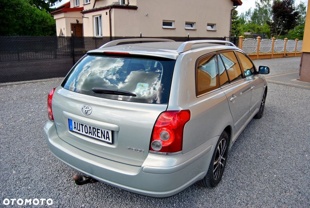 Toyota Avensis 1.8 VVT-i Sol - 9