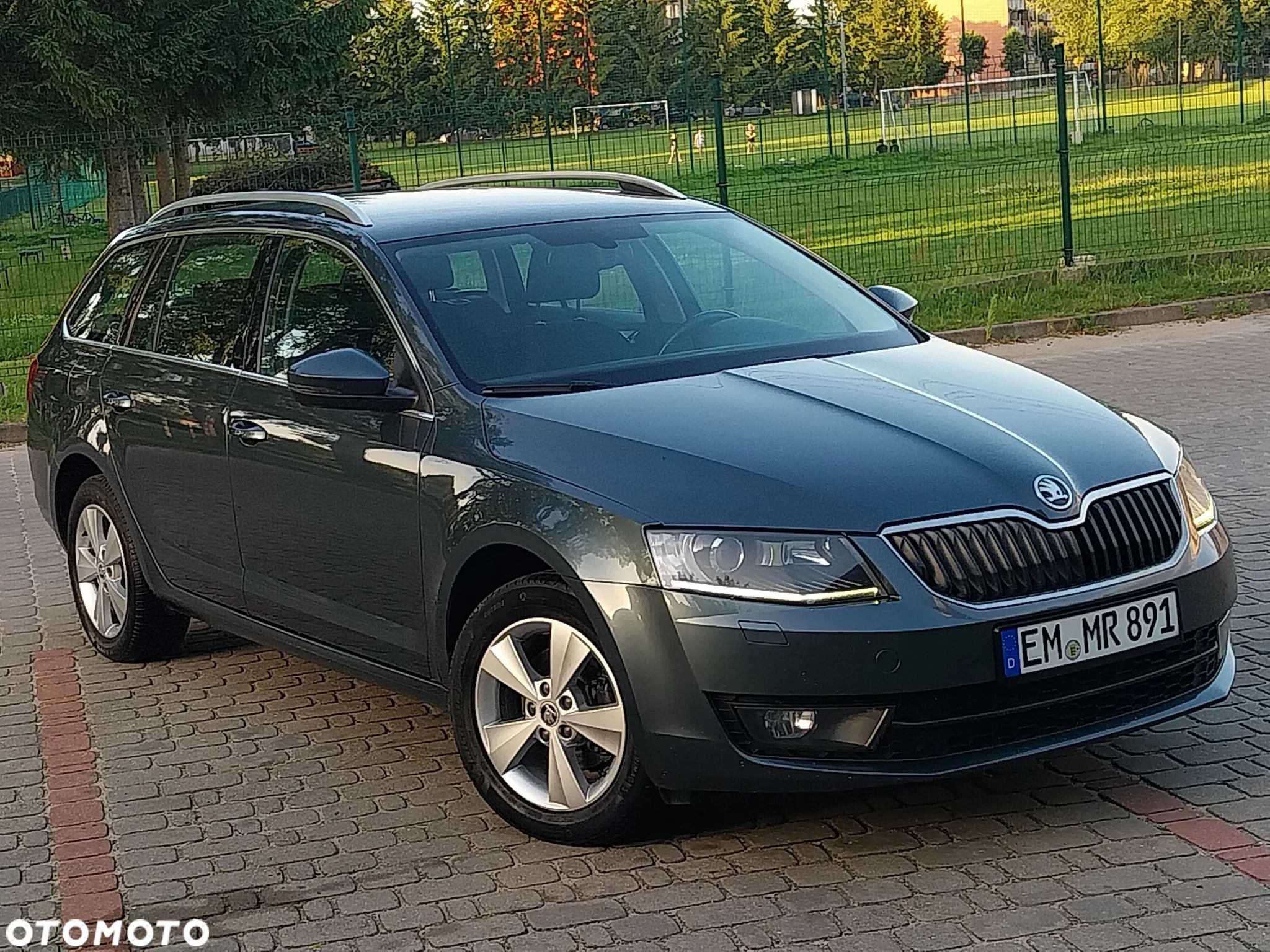 Skoda Octavia 2.0 TDI DSG Premium Edition - 1