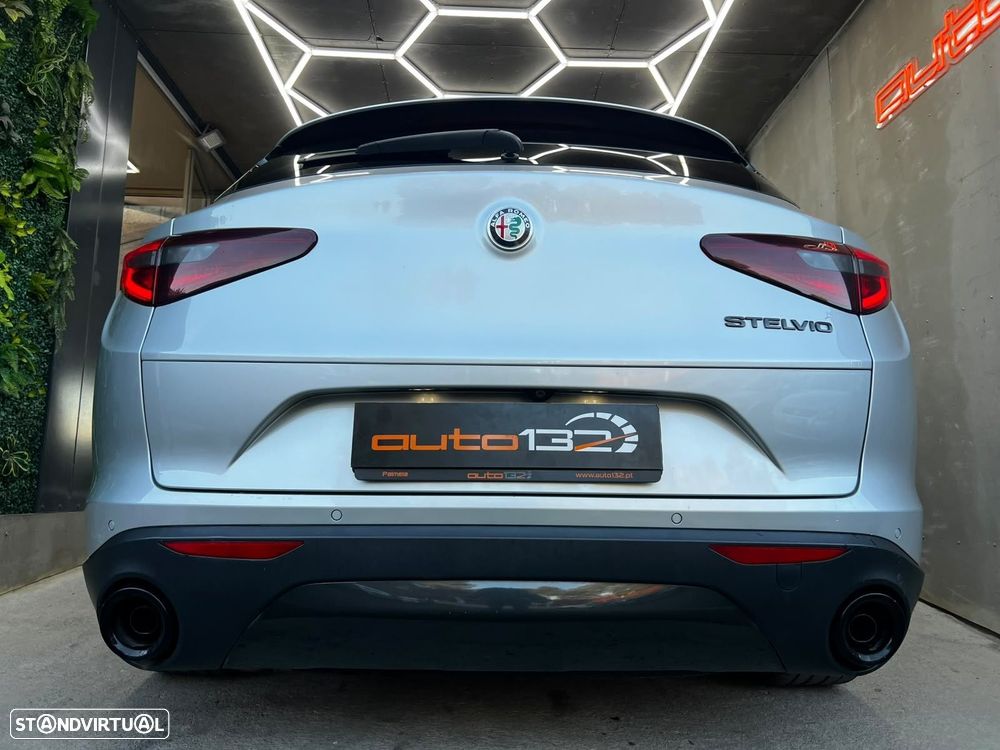Alfa Romeo Stelvio 2.2 D TI AT8 - 8