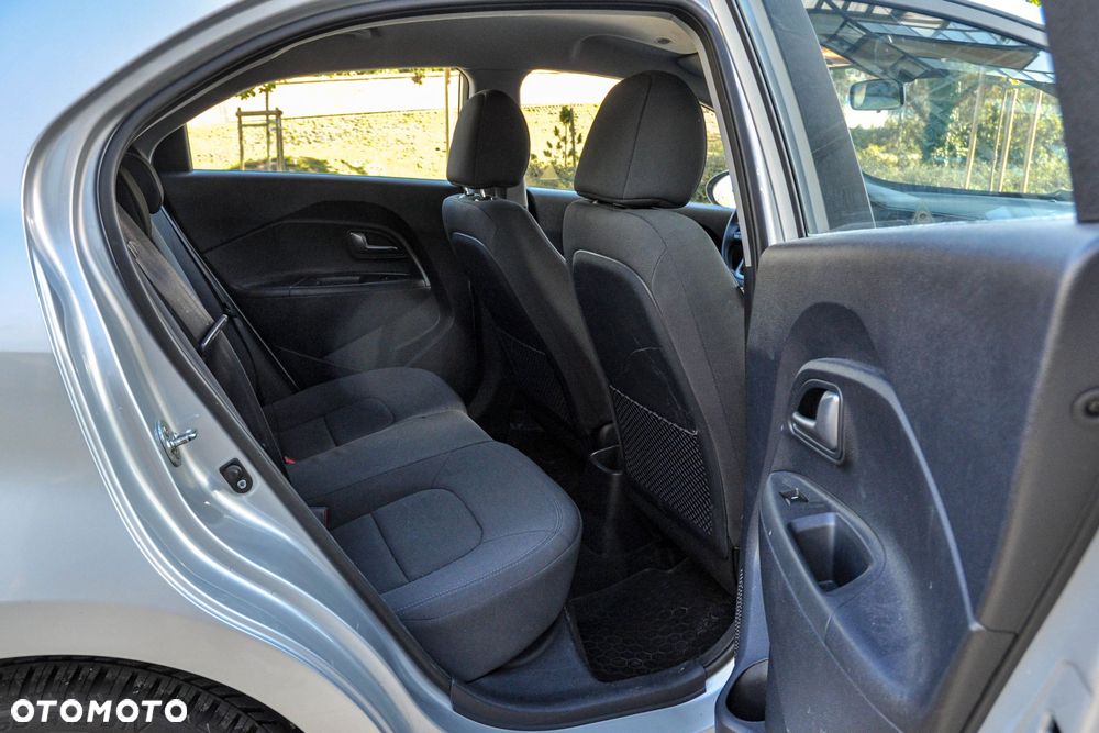 Kia Rio - 12