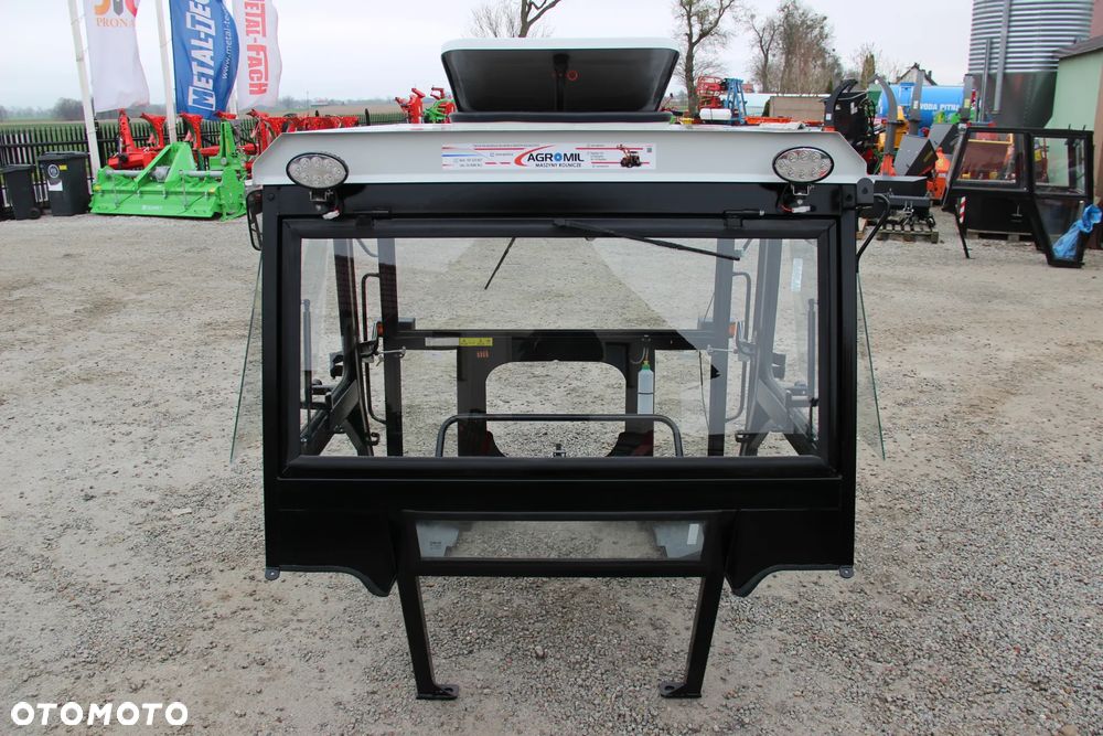 Kabina do ciągnika C-360 bez błotników Naglak "Elegant" kolor RAL7035 - 3