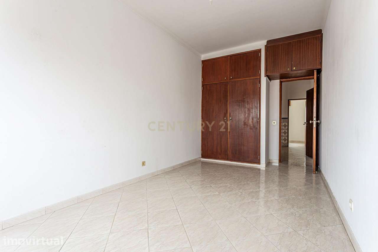 Apartamento T3 com varanda | Setúbal | Excelente potencial - Grande imagem: 3/25