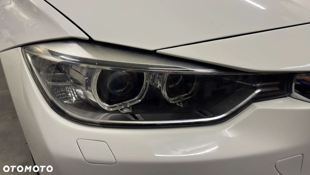 BMW Seria 3 328i Luxury Line - 2