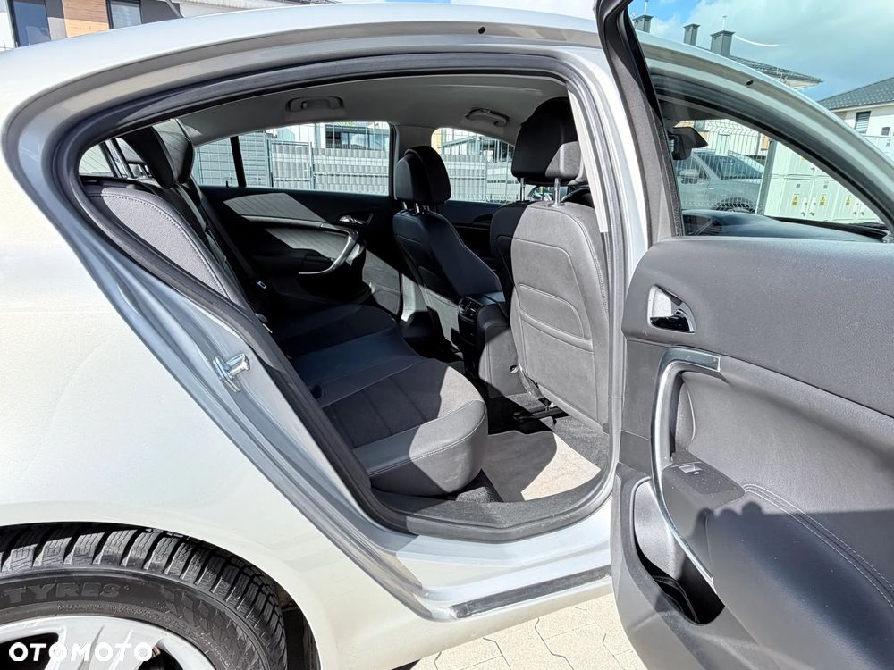 Opel Insignia 1.8 - 10