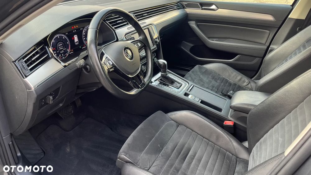 Volkswagen Passat 2.0 TDI SCR 4Motion DDG Highline - 10