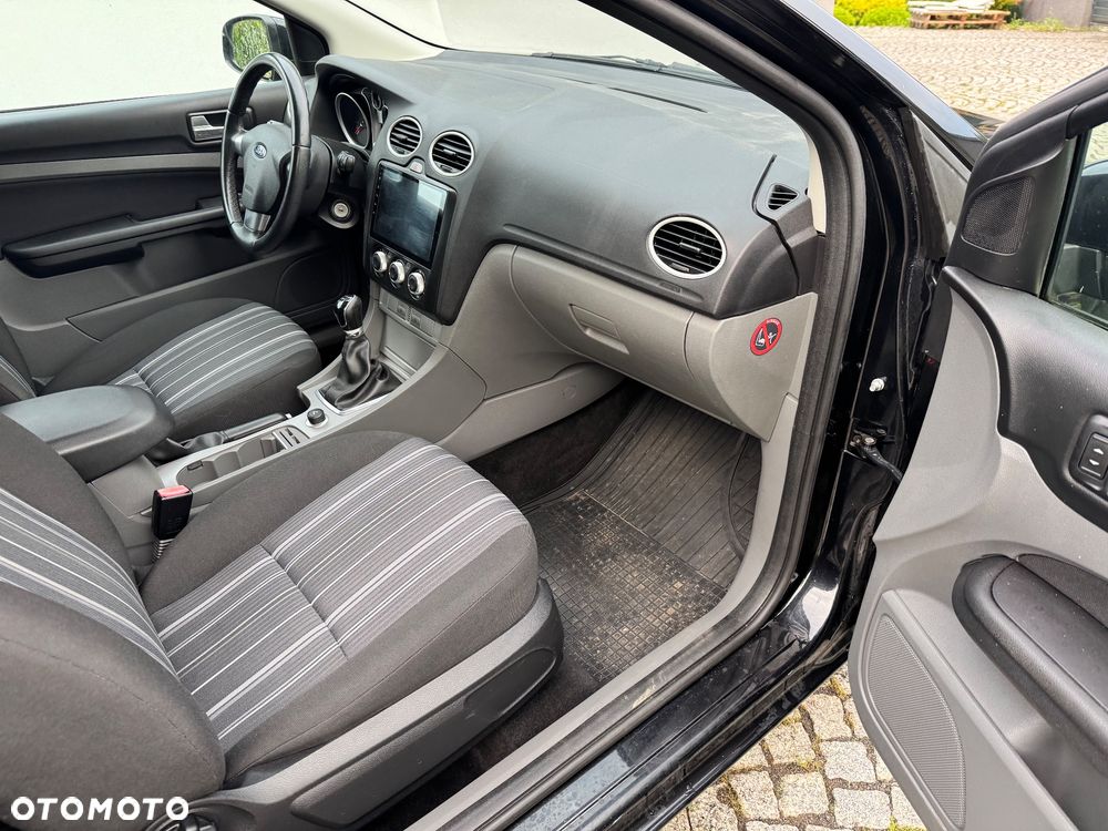 Ford Focus 1.6 16V Trend - 29