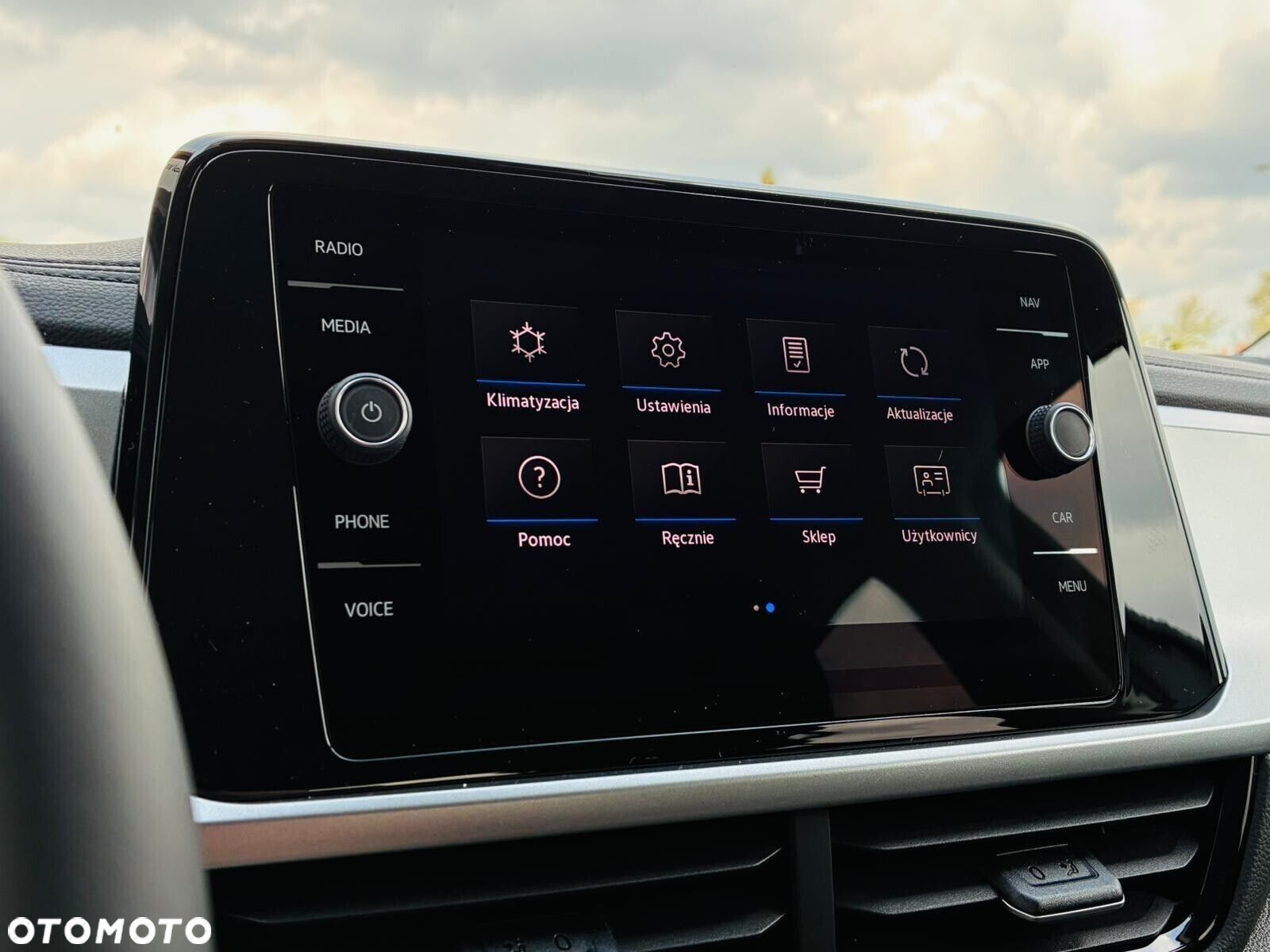 Volkswagen T-Roc - 16