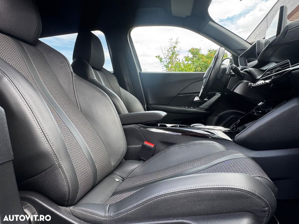 Peugeot 2008 PureTech 130 EAT8 GT - 25