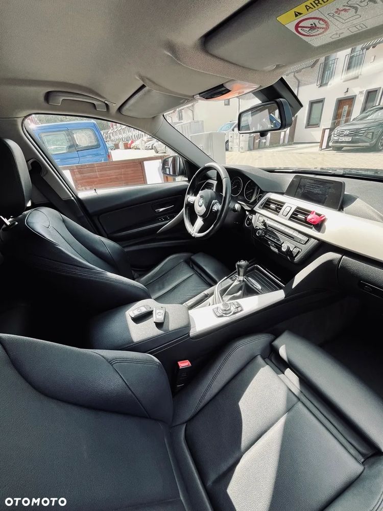 BMW Seria 3 318d Blue Performance Sport Line - 11