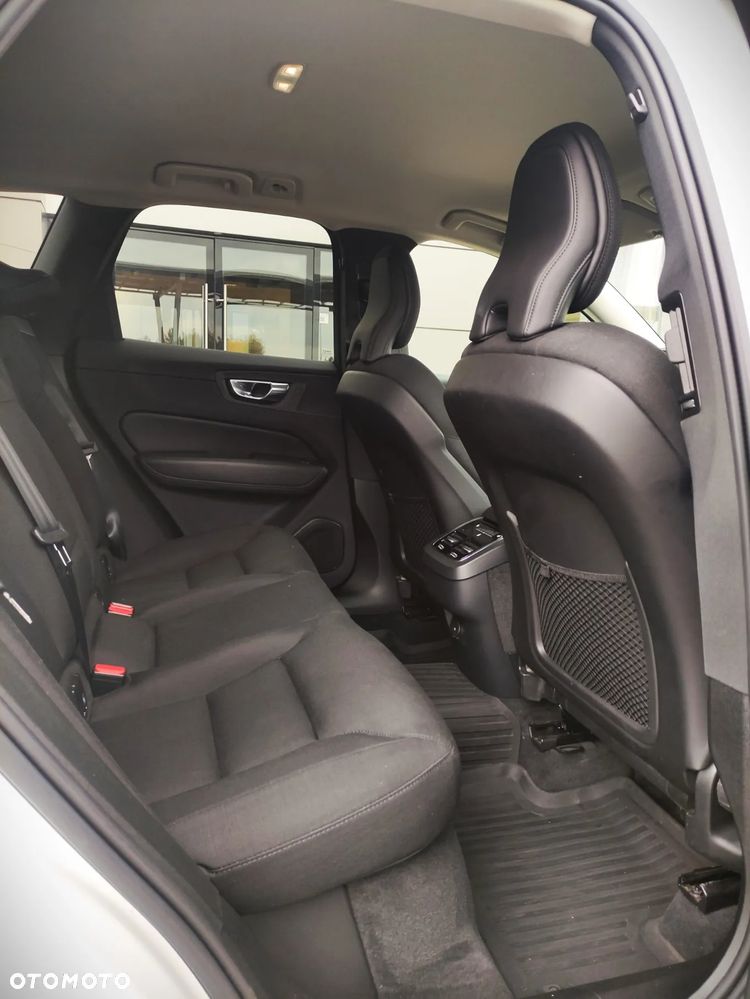 Volvo XC 60 T4 Momentum - 16