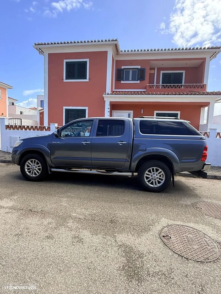 Toyota Hilux - 2