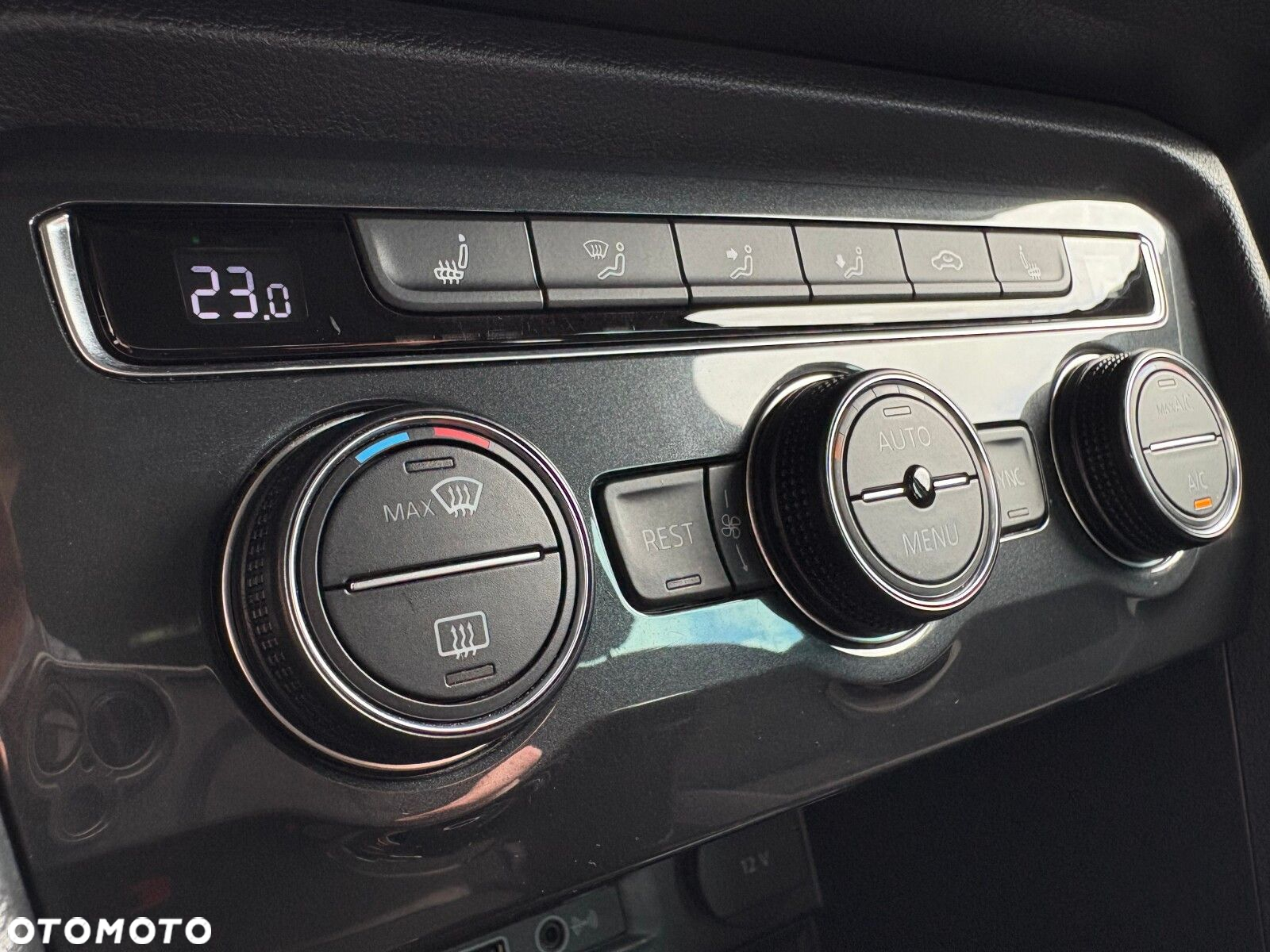 Volkswagen Tiguan - 27