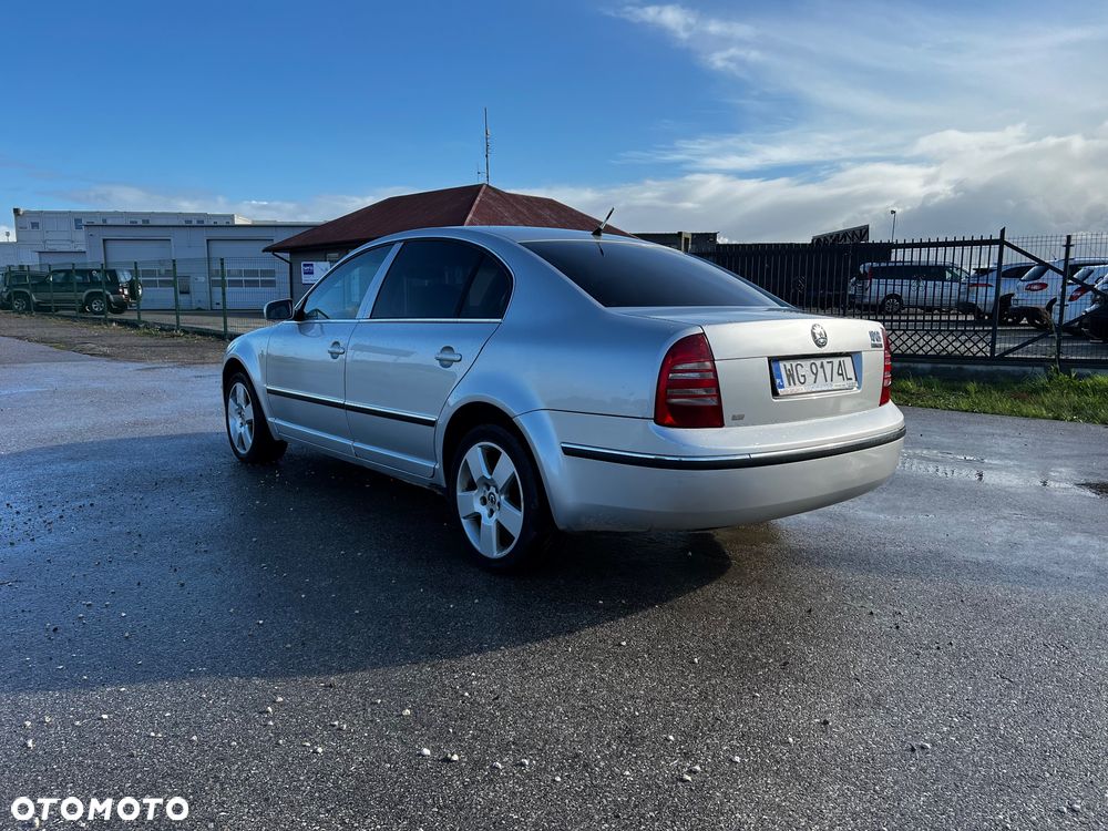 Skoda Superb 2.8 V6 Automatik Elegance - 3