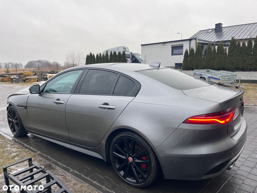 Jaguar XE ver-2-0-d180-awd-r--dynamic-hse - 8