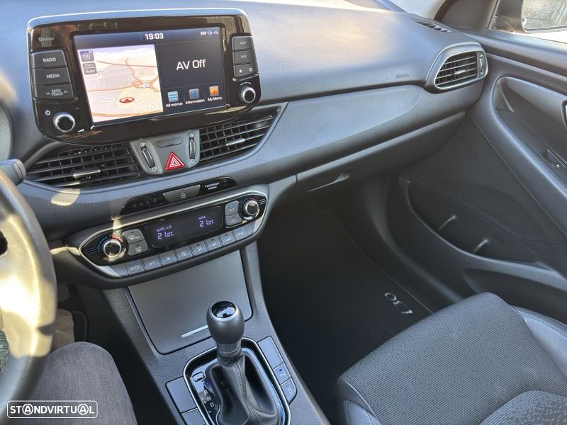 Hyundai i30 1.6 CRDI Comfort+Navi 7DCT - 10