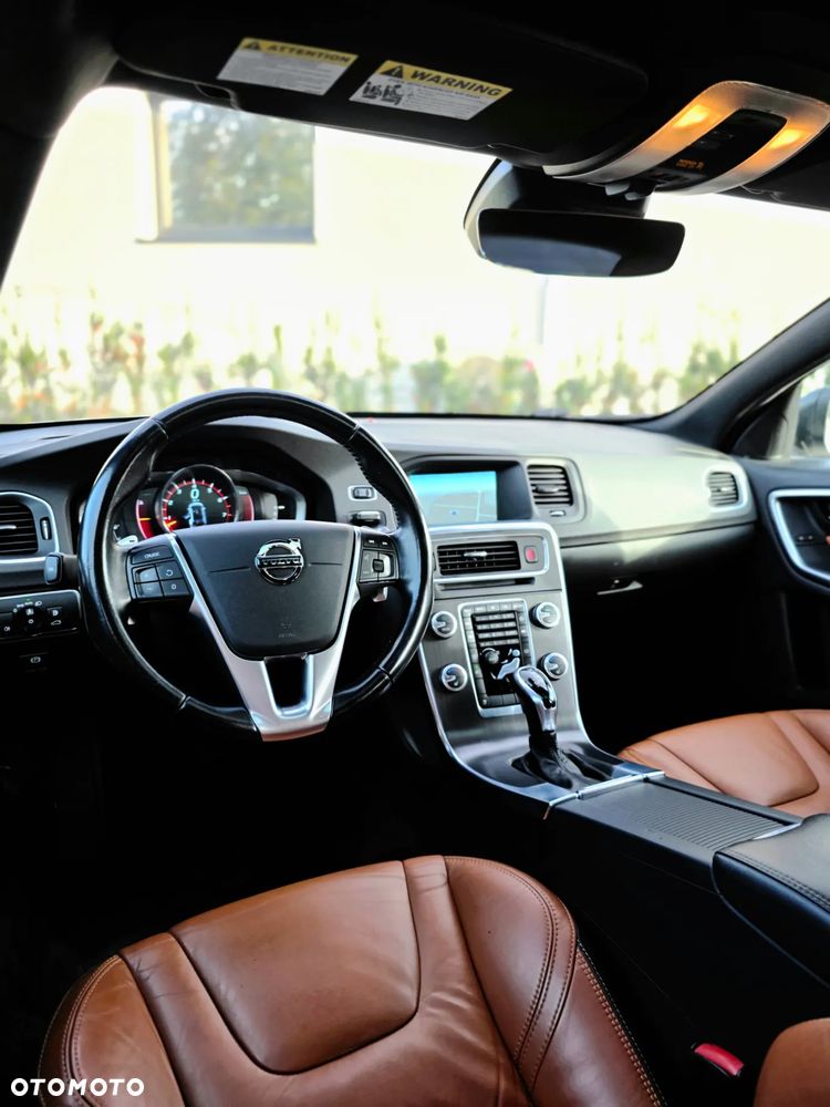 Volvo V60 T6 AWD Summum - 33