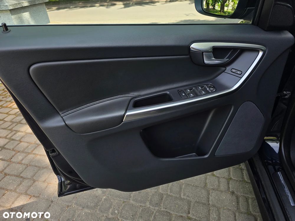 Volvo XC 60 D4 Geartronic Summum - 17