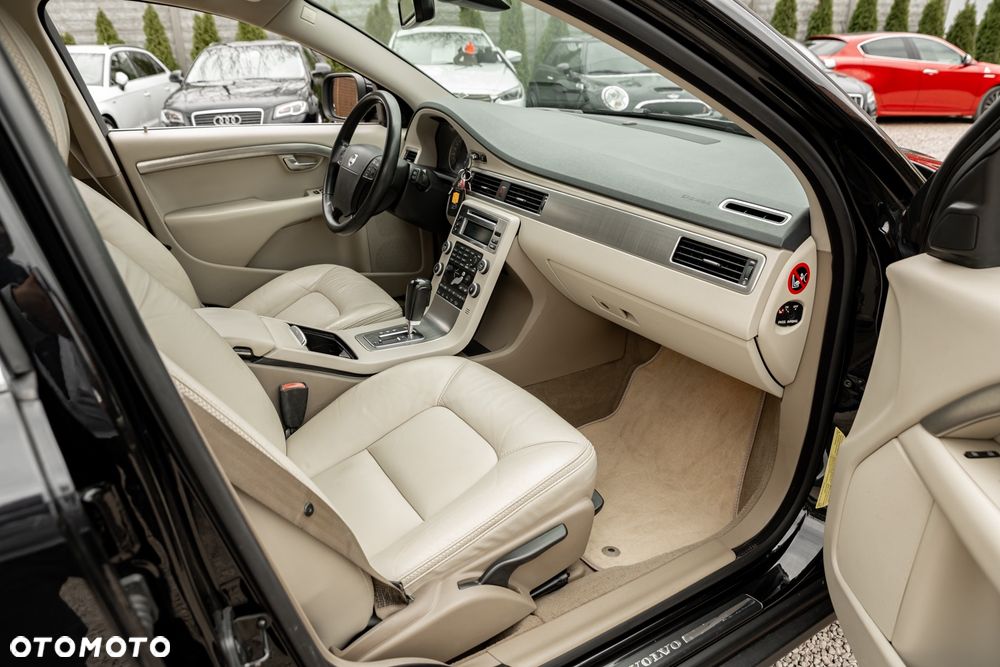 Volvo XC 70 D5 AWD Momentum - 24