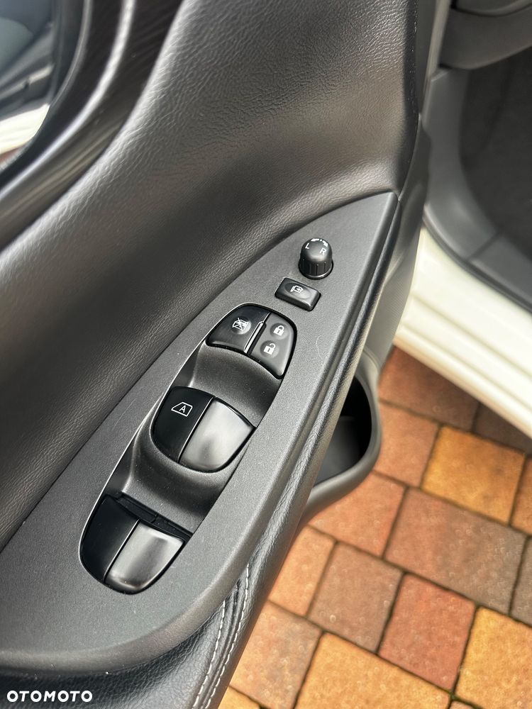 Nissan Pulsar 1.2 DIG-T Xtronic N-Connecta - 17