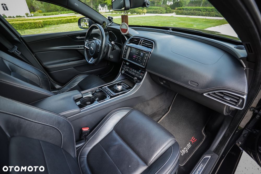 Jaguar XE 20d R-Sport - 26