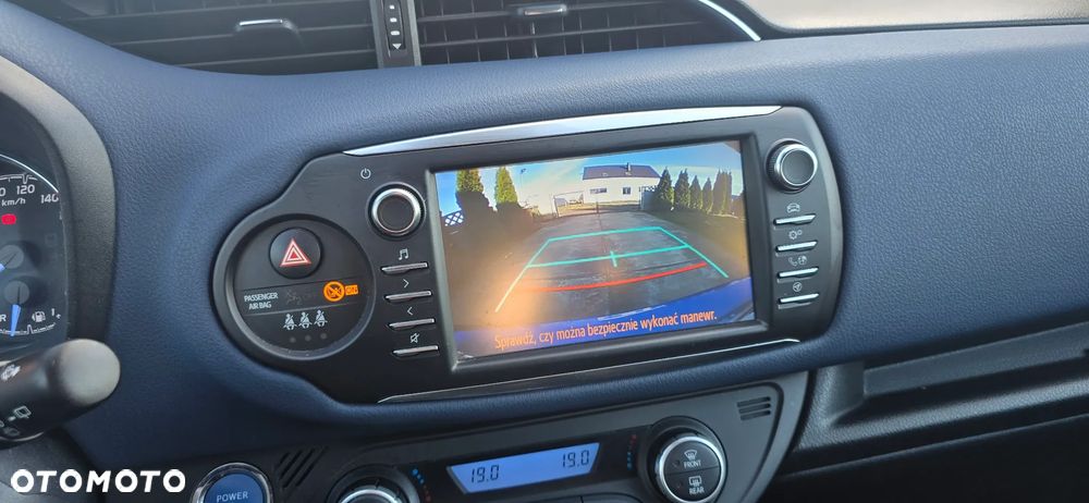 Toyota Yaris Hybrid 100 Selection Passion - 10