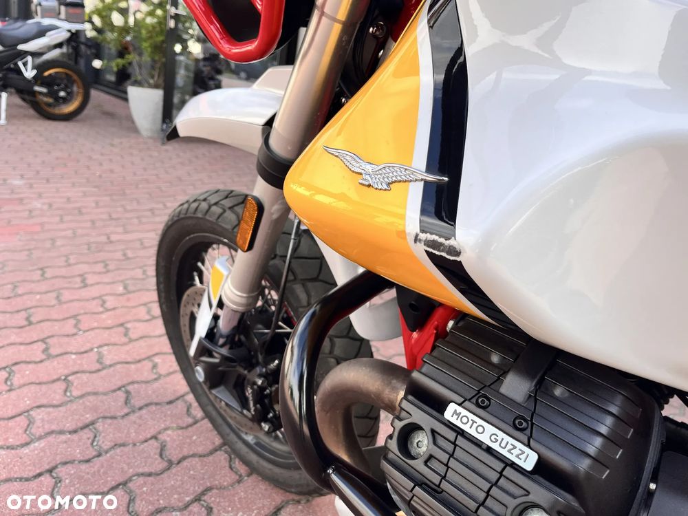 Moto Guzzi V85 - 8