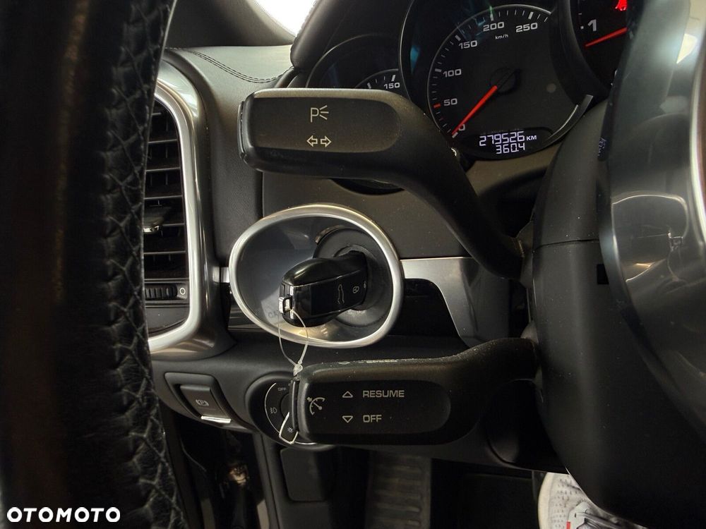 Porsche Cayenne - 32