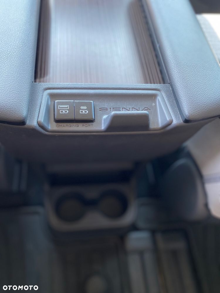 Toyota Sienna - 13