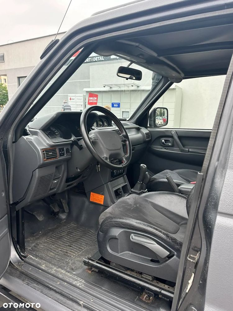 Mitsubishi Pajero - 8