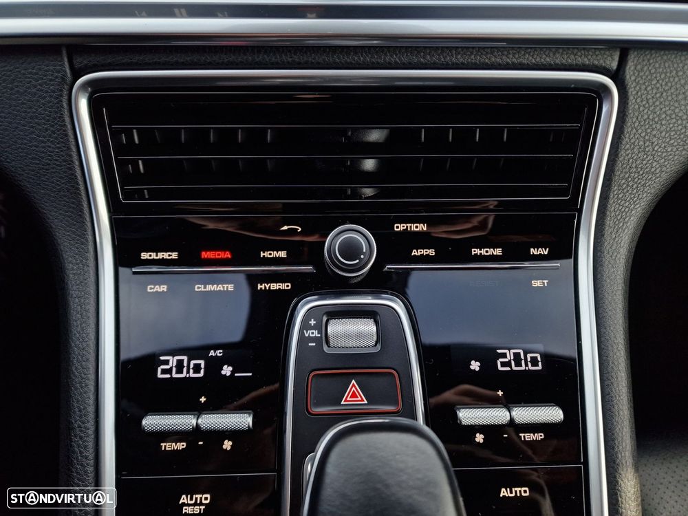 Porsche Panamera 4 E-Hybrid - 32