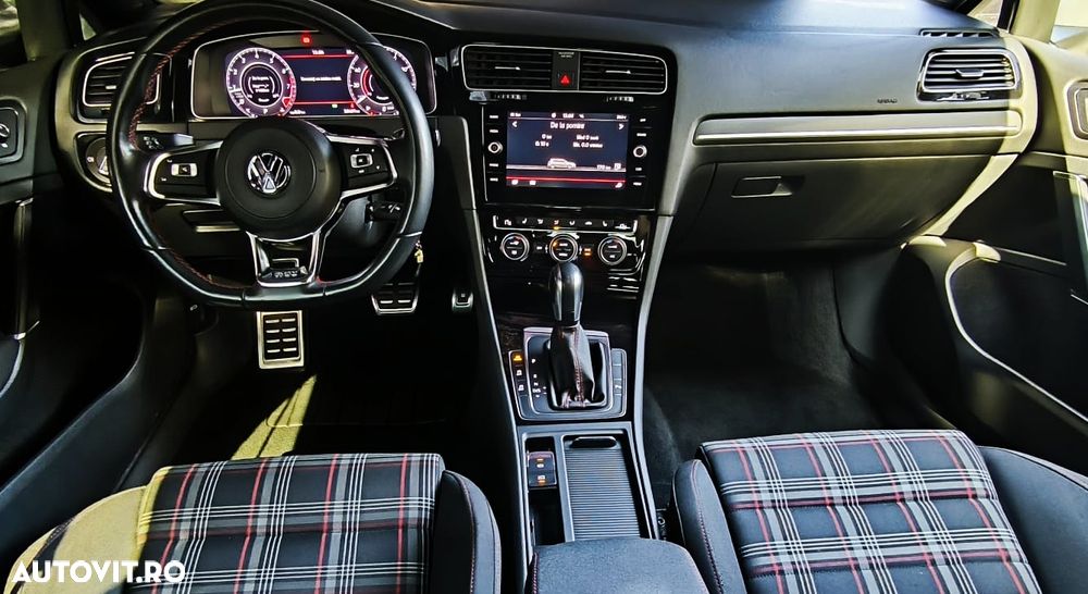 Volkswagen Golf - 25