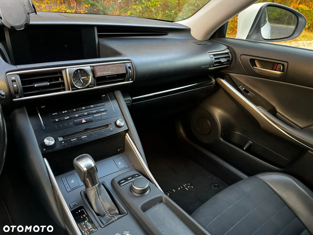 Lexus IS - 23
