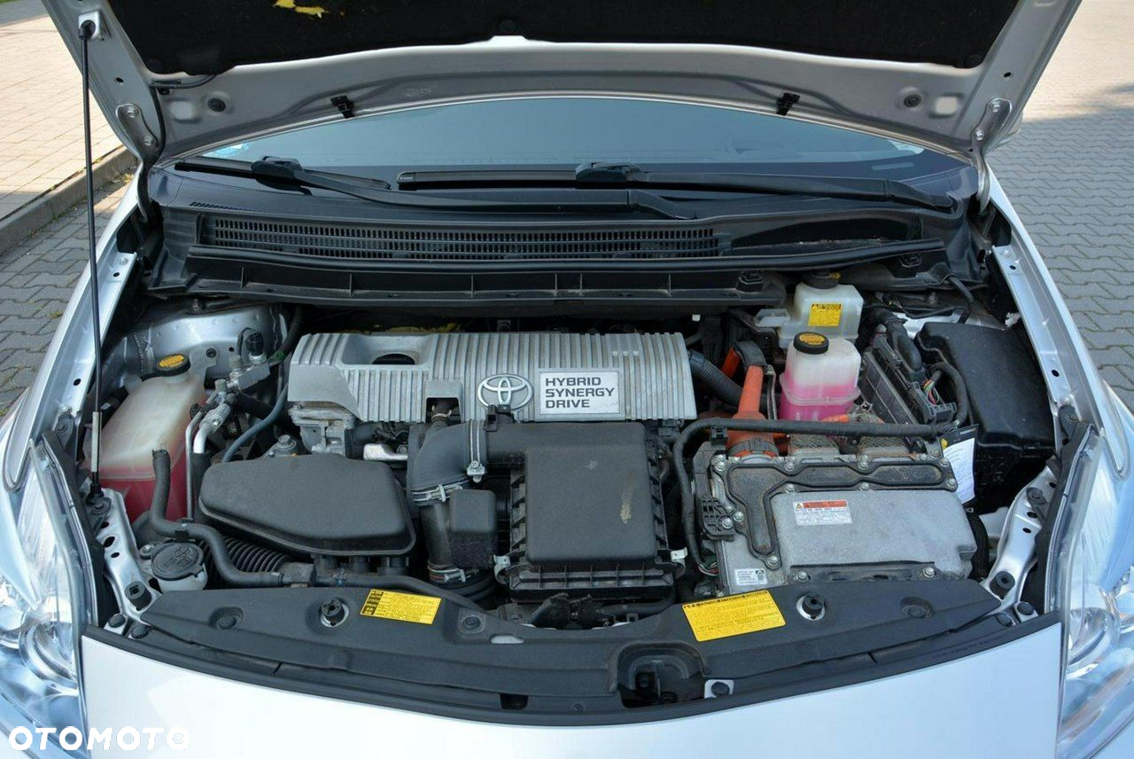 Toyota Prius 1.8 HSD Sol - 36