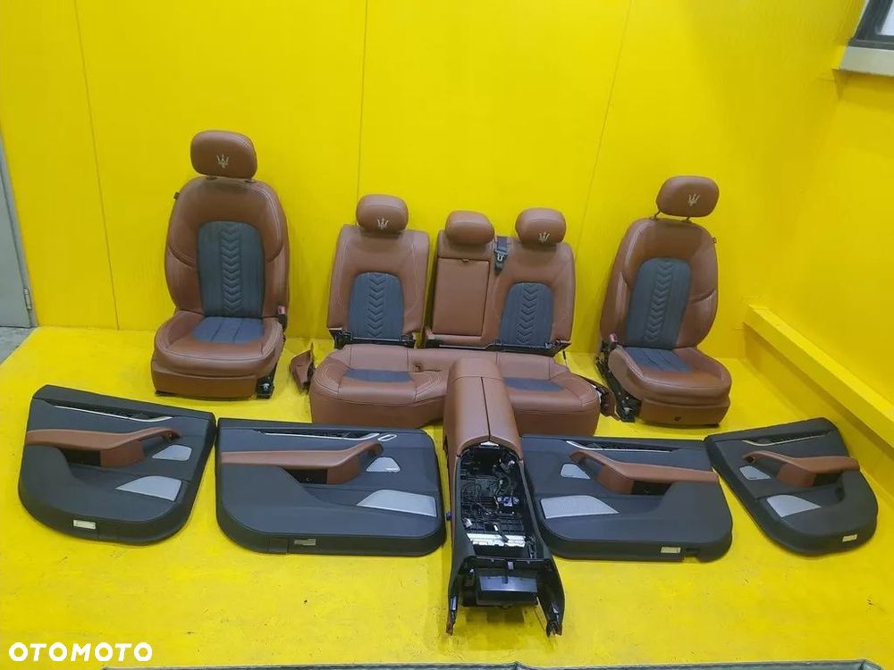 MASERATI LEVANTE FOTELE KANAPA BOCZKI TUNEL SKÓRA - 1
