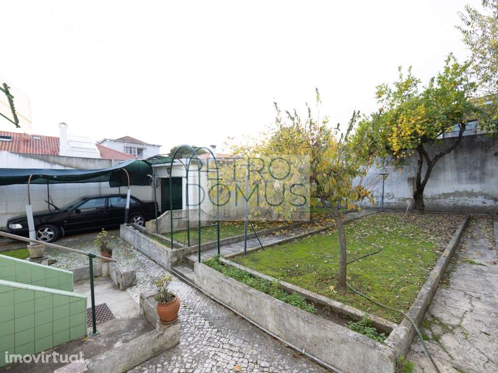 MORADIA GEMINADA À VENDA EM ALVALADE - EXCELENTE OPORTUNIDADE - Grande imagem: 2/21