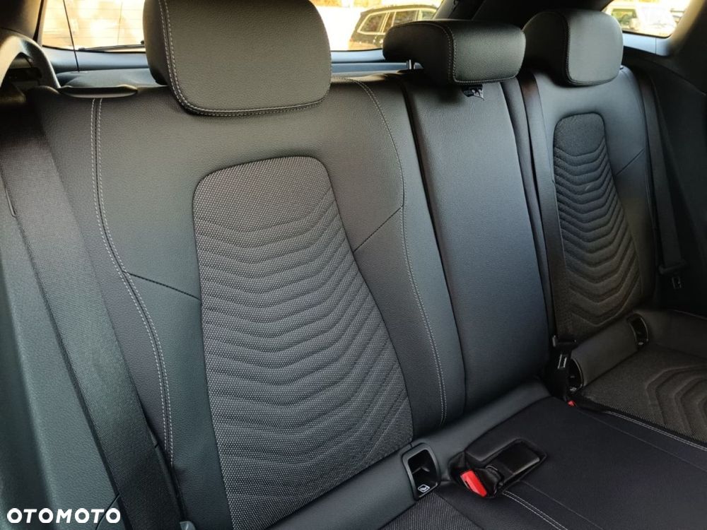 Mercedes-Benz GLA - 23