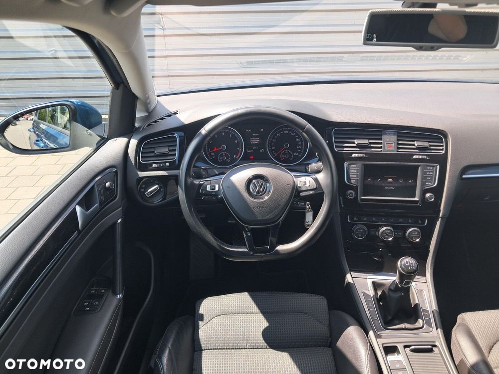 Volkswagen Golf - 24