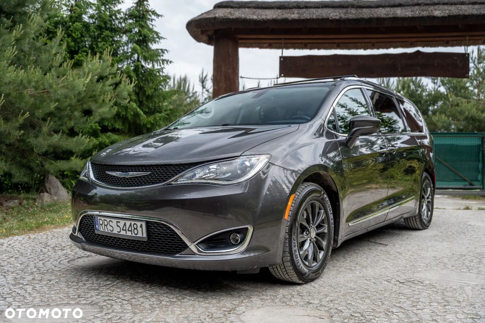 Chrysler Pacifica - 13
