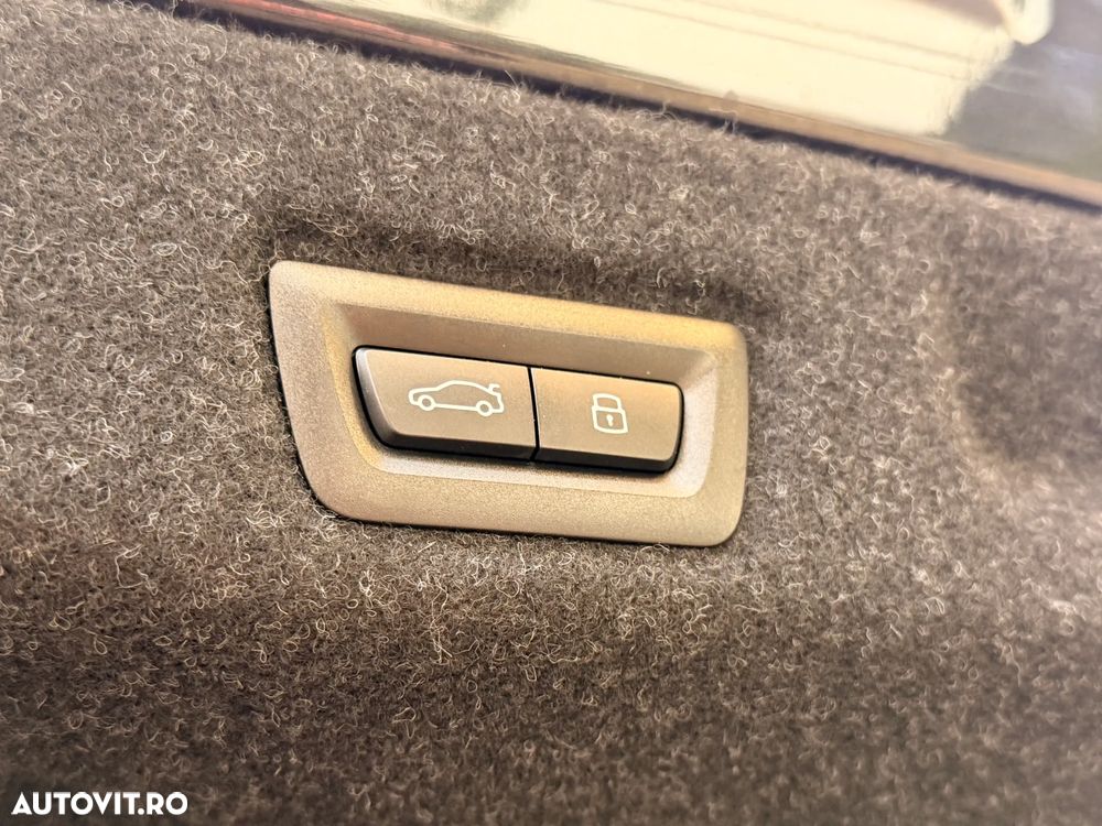 BMW Seria 5 520i AT MHEV - 38