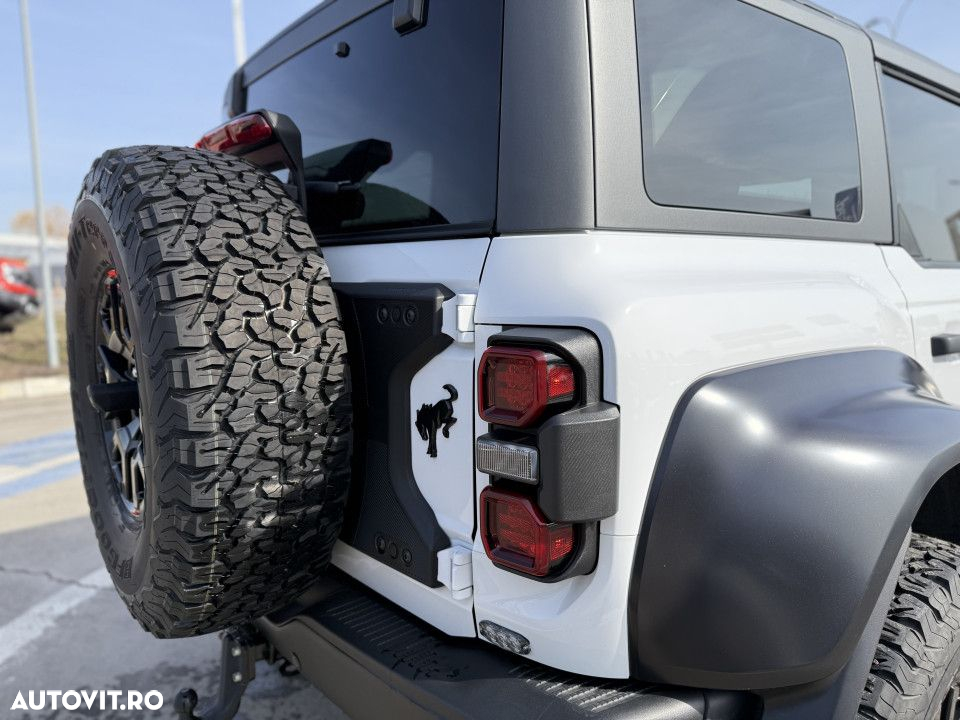 Ford Bronco - 5