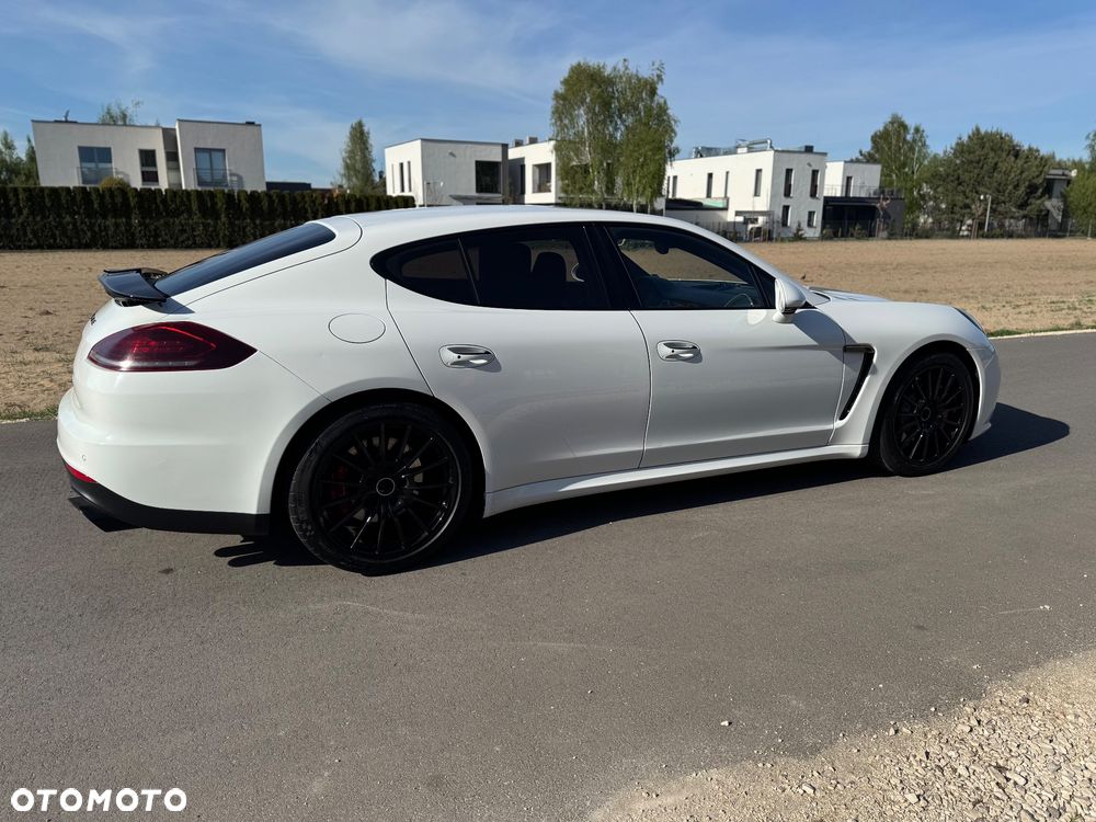 Porsche Panamera GTS PDK - 3
