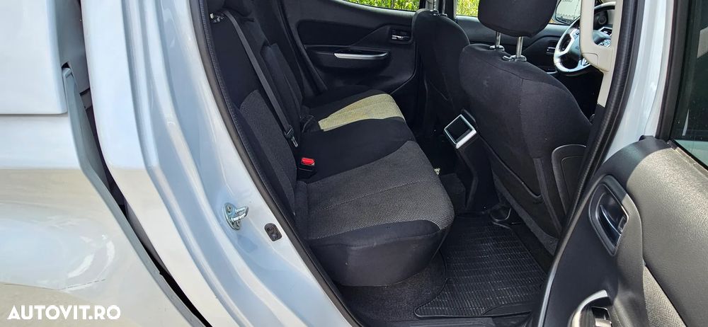 Mitsubishi L200 Double Cab 2.2 DI-D A/T Intense - 9