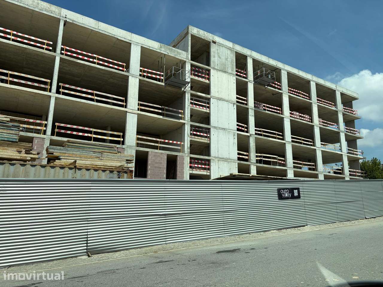 T1 NOVO - C/ Piscina , Varanda , Arrumos e L.Garagem - Grande imagem: 4/14